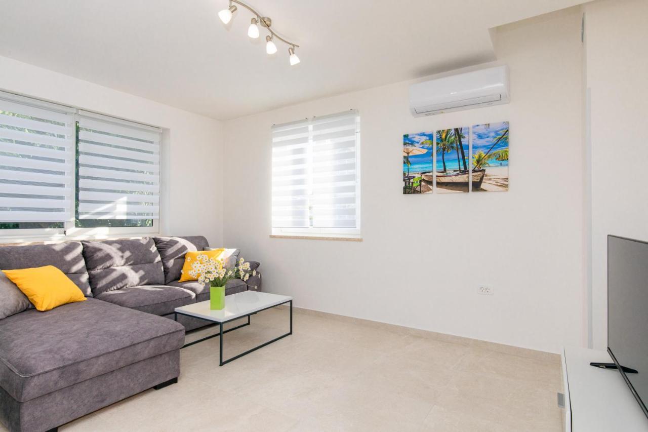 Apartman Ivona Na 1. Katu Malinska Zewnętrze zdjęcie